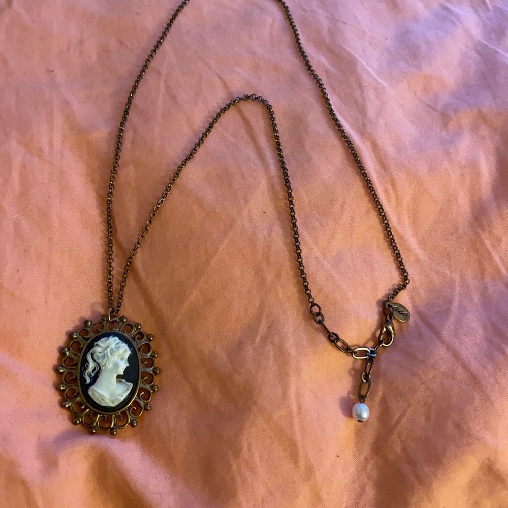 Fake vintage girl necklace
